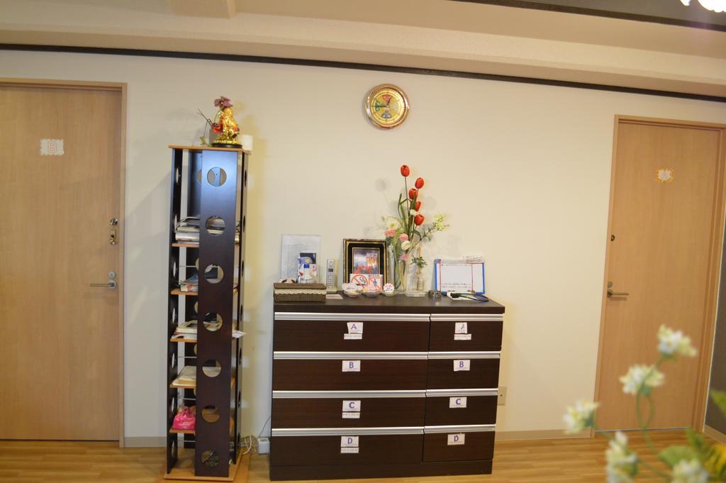 Guest House Fukutomi - Female Only Naha Buitenkant foto