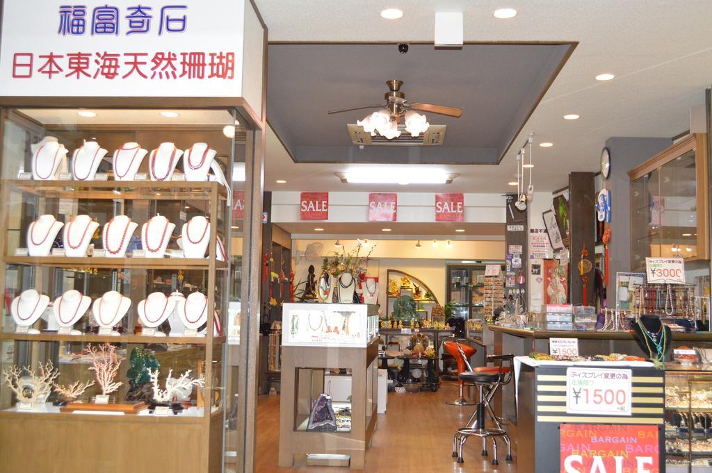 Guest House Fukutomi - Female Only Naha Buitenkant foto