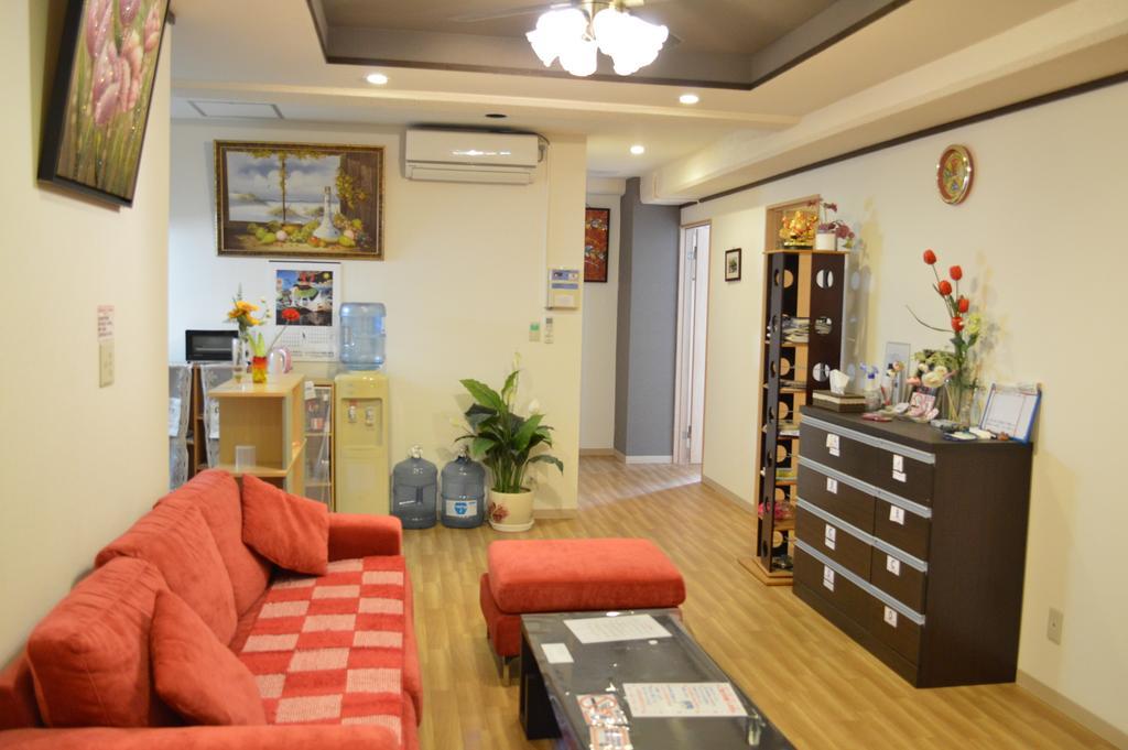 Guest House Fukutomi - Female Only Naha Buitenkant foto
